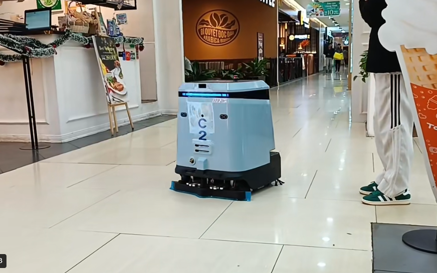 科技館智能清潔機(jī)器人工作